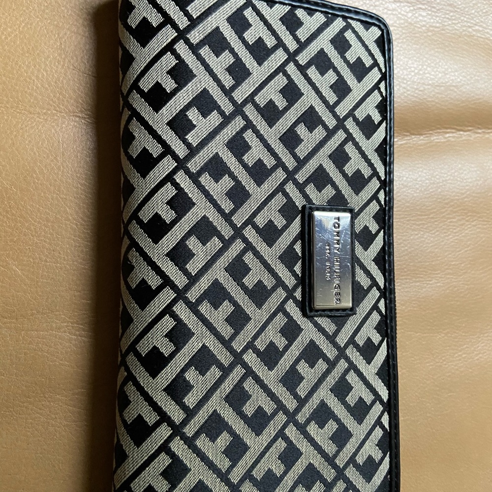 Tommy Hilfiger - Ladies Wallet.
